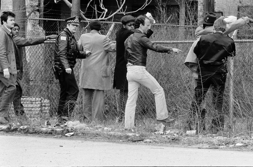Drug raid at 15th and Indiana - Chicago Sun-Times