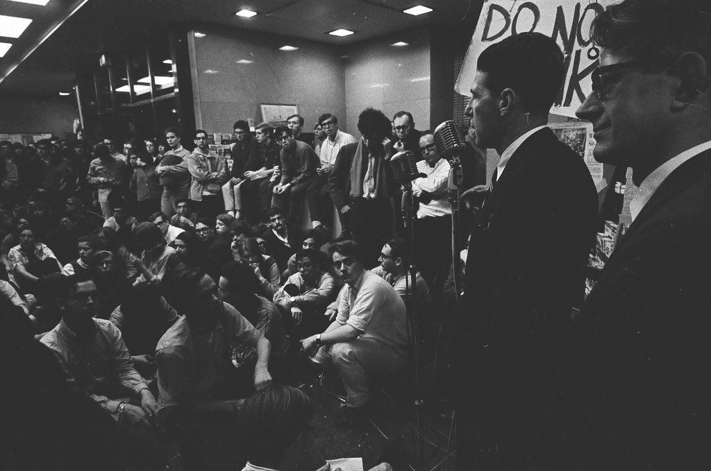 University of Chicago students protest draft tests - Chicago Sun-Times