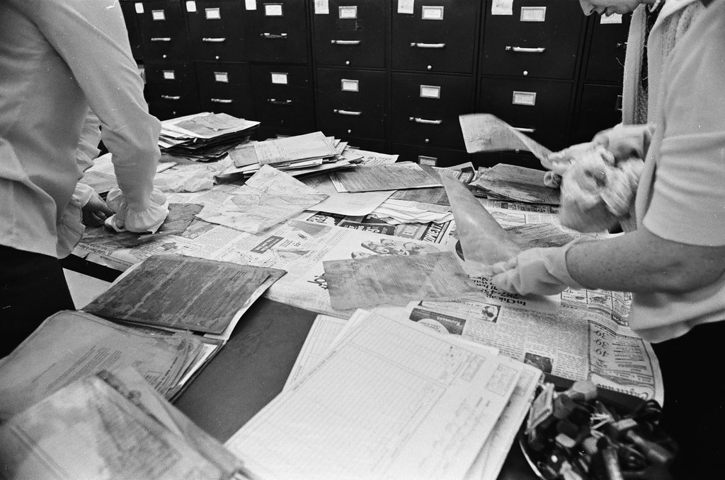 Demonstrators burn draft records - Chicago Sun-Times