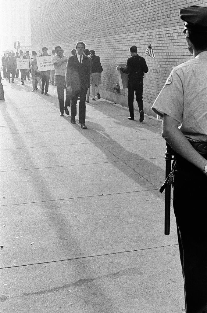 Anti-draft demonstrators at induction center - Chicago Sun-Times