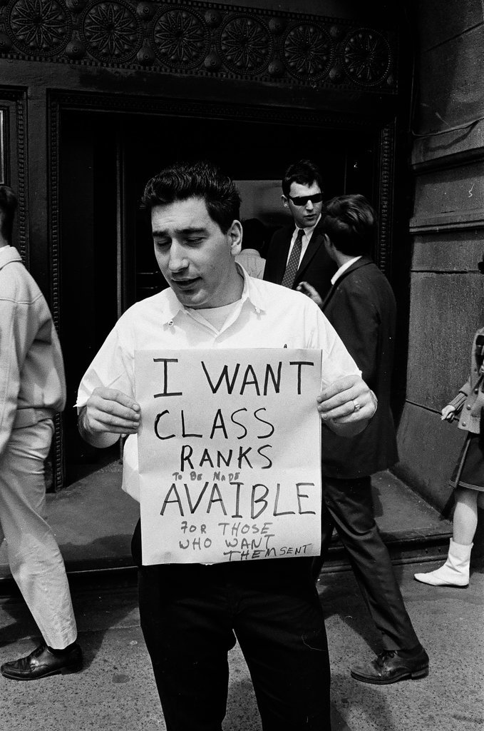 Roosevelt University students protest arrest of sit-in protesters - Chicago Sun-Times