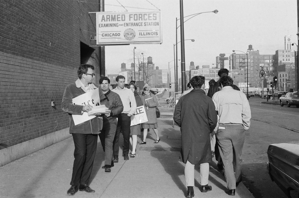 Draft Resisters' Union pickets induction center - Chicago Sun-Times
