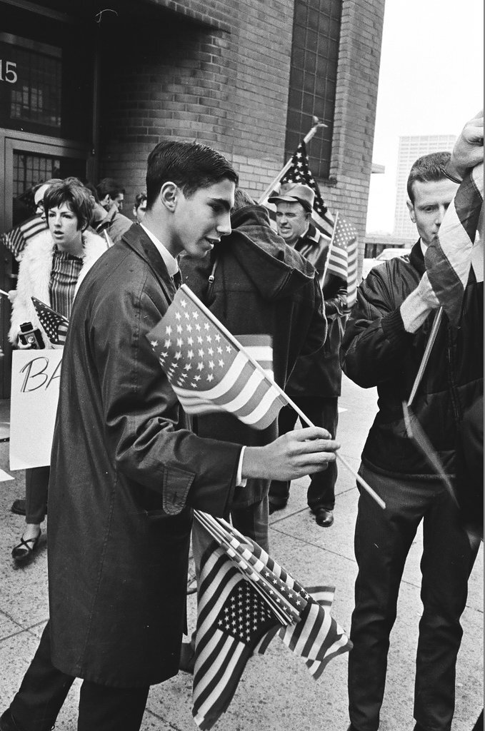 Anti-draft demonstration at induction center - Chicago Sun-Times