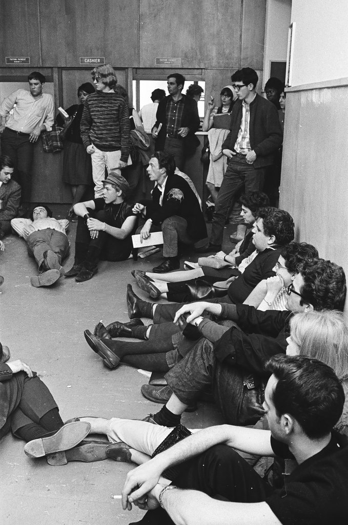 Students extend sit-in at Roosevelt University - Chicago Sun-Times