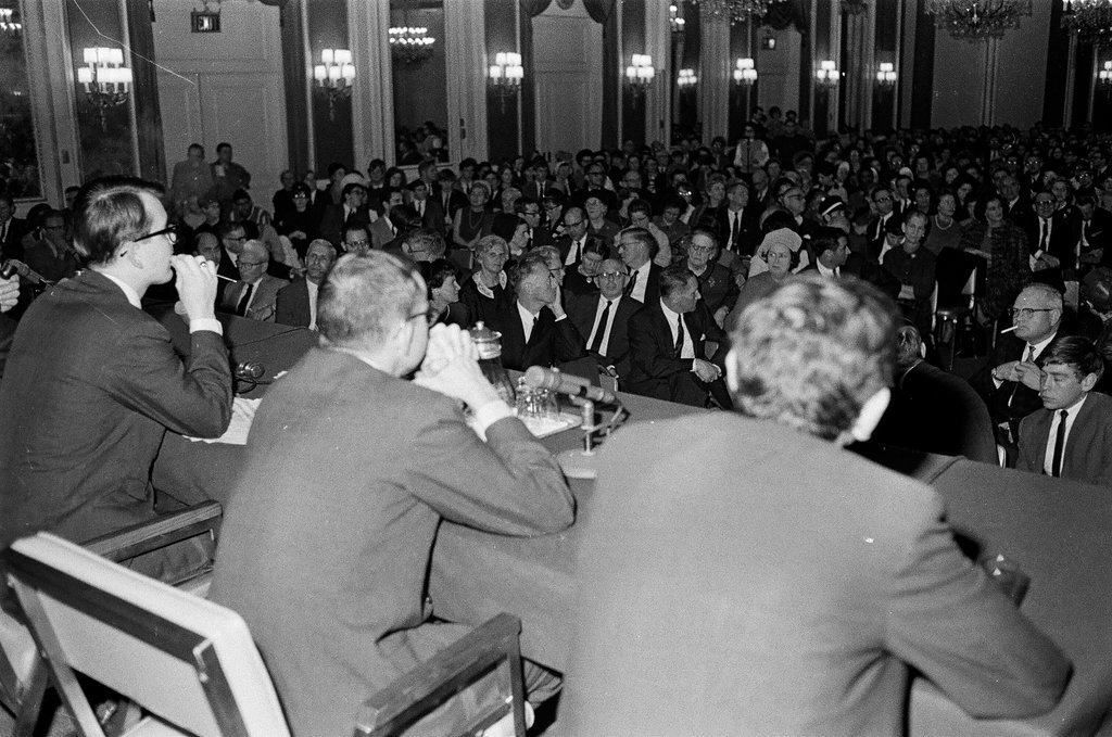 Draft conference at Palmer House - Chicago Sun-Times