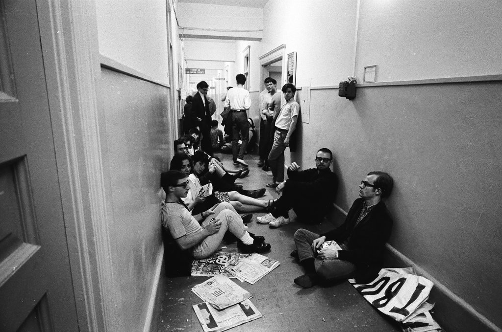 Sit-in at Roosevelt University protesting draft - Chicago Sun-Times