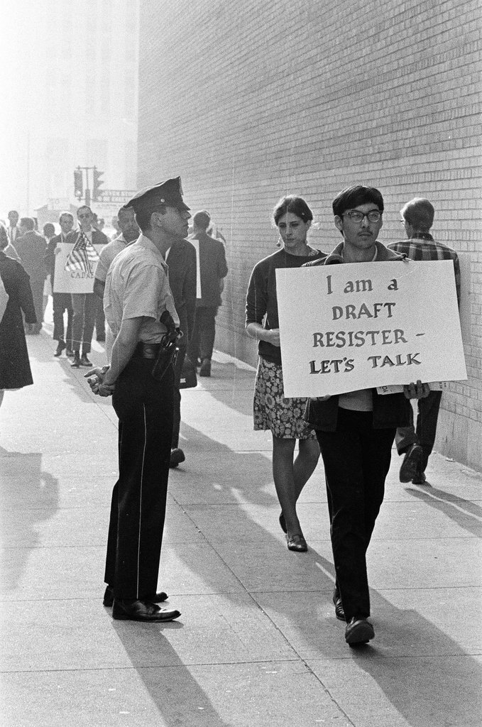Anti-draft demonstrators at induction center - Chicago Sun-Times