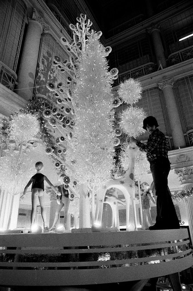 Christmas tree at Marshall Field's - Chicago Sun-Times