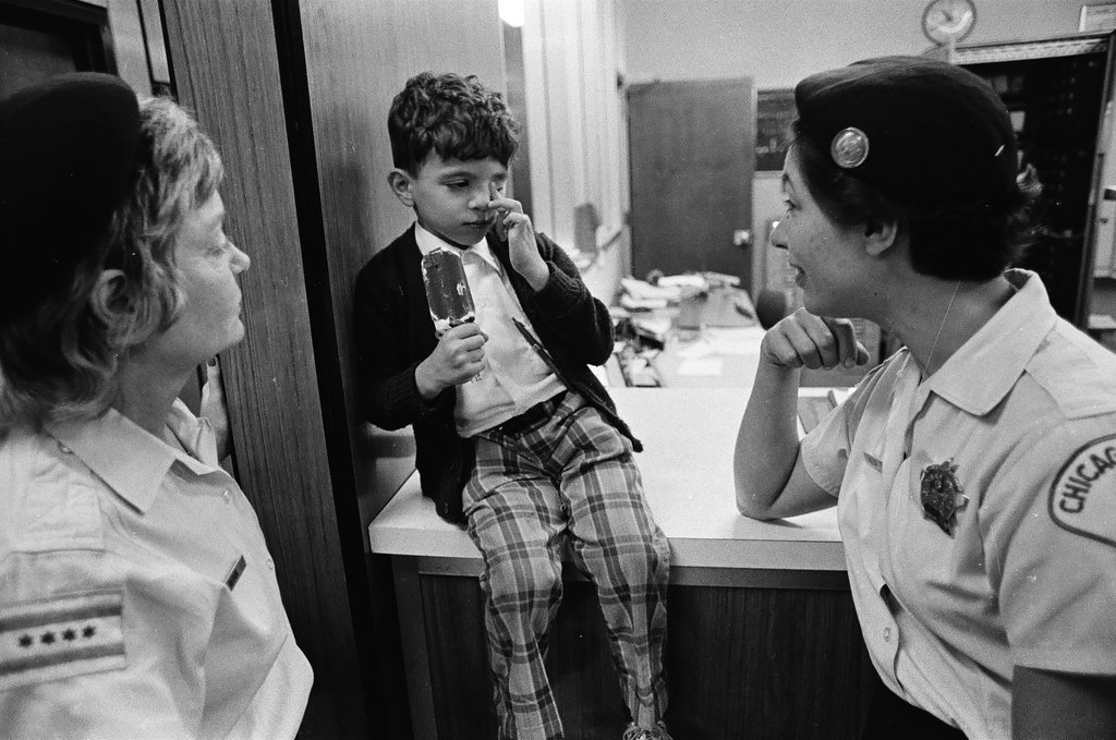 Policewomen at work - Chicago Sun-Times