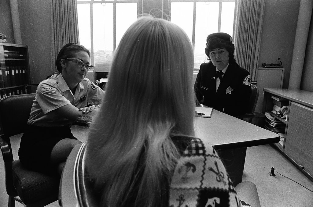 Policewomen at work - Chicago Sun-Times