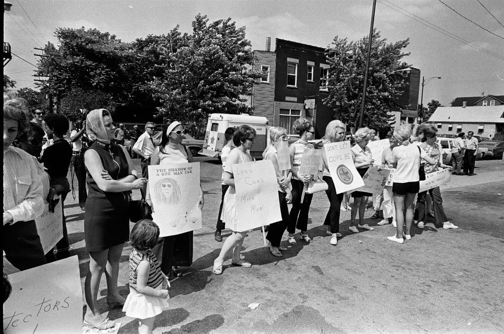 Wives of police officers protest one-man police cars - Chicago Sun-Times