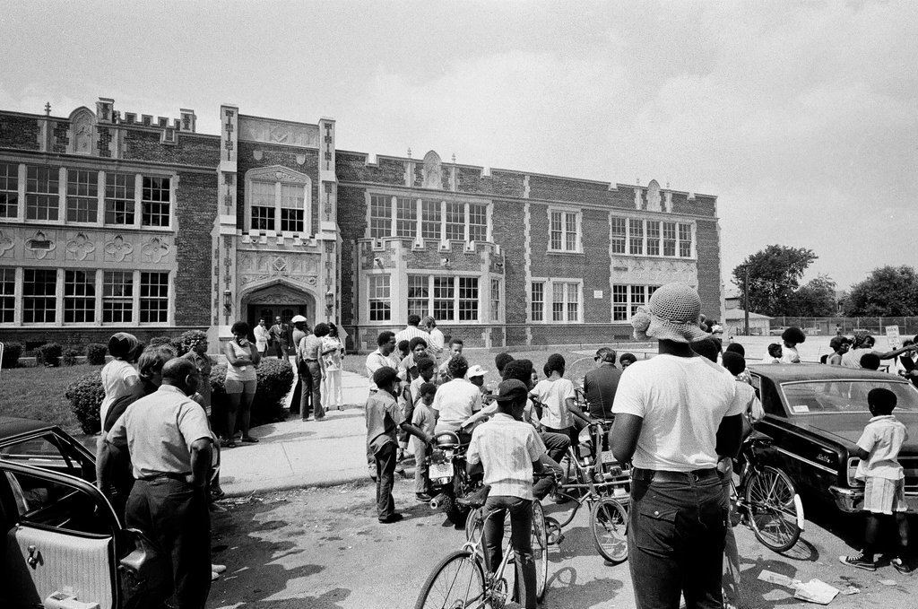 Parents picket Washington Elementary School in Maywood - Chicago Sun-Times