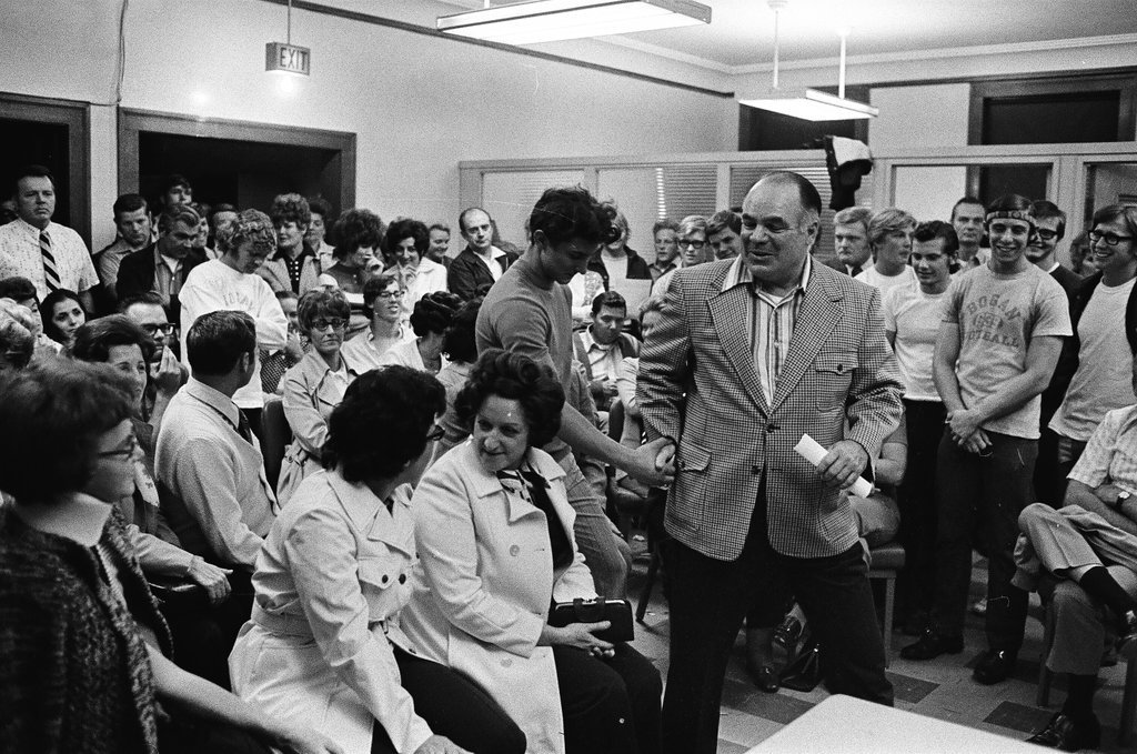 Community meeting at Lawndale Police Station - Chicago Sun-Times