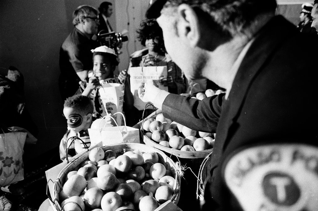 Police hand out candy at Cabrini Homes' Youth Center - Chicago Sun-Times