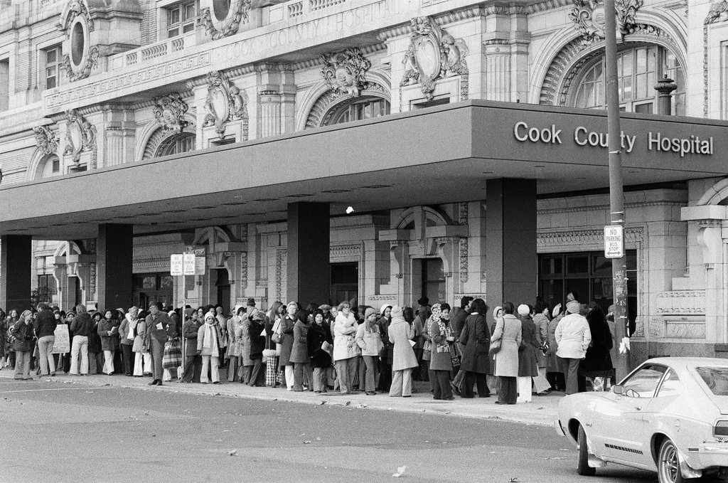 Nurses picket Cook County Hospital - Chicago Sun-Times