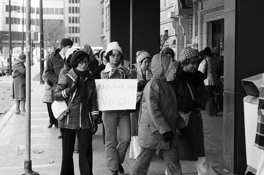 Nurses picket Cook County Hospital - Chicago Sun-Times