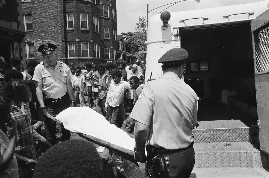 Police remove bodies and investigate the scene of a homicide - Chicago Sun-Times