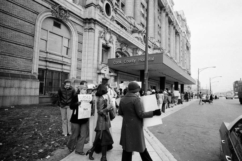 Nurses picket Cook County Hospital - Chicago Sun-Times