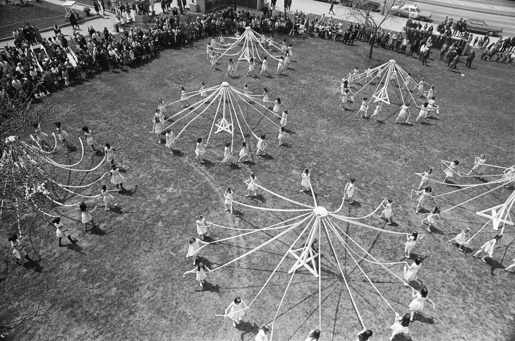 Arbor Day maypole dance in Grant Park - Charles Krejcsi for Chicago Sun-Times