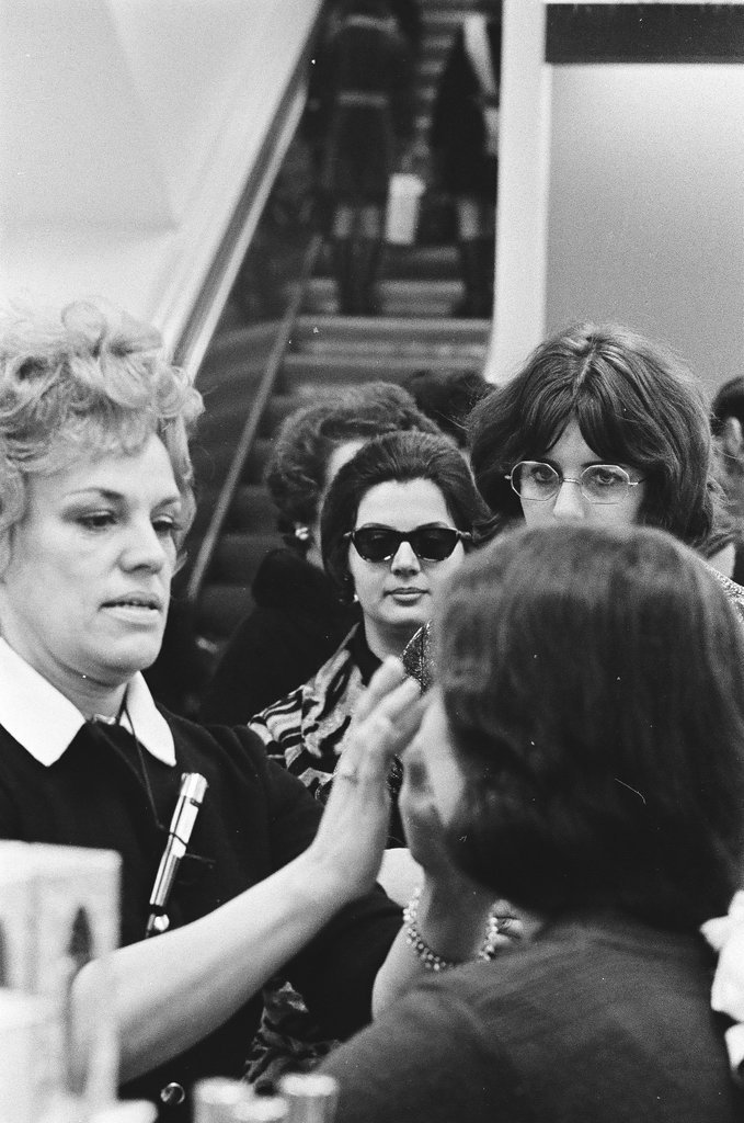Christmas shoppers at Montgomery and Ward department store - Chicago Sun-Times