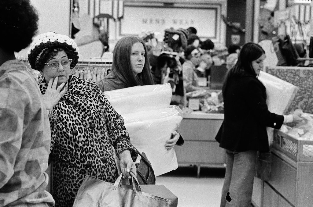 Christmas shoppers at Montgomery and Ward department store - Chicago Sun-Times