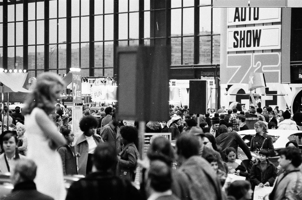Crowds fill McCormick Place for the 64th Annual Auto Show - Chicago Sun-Times