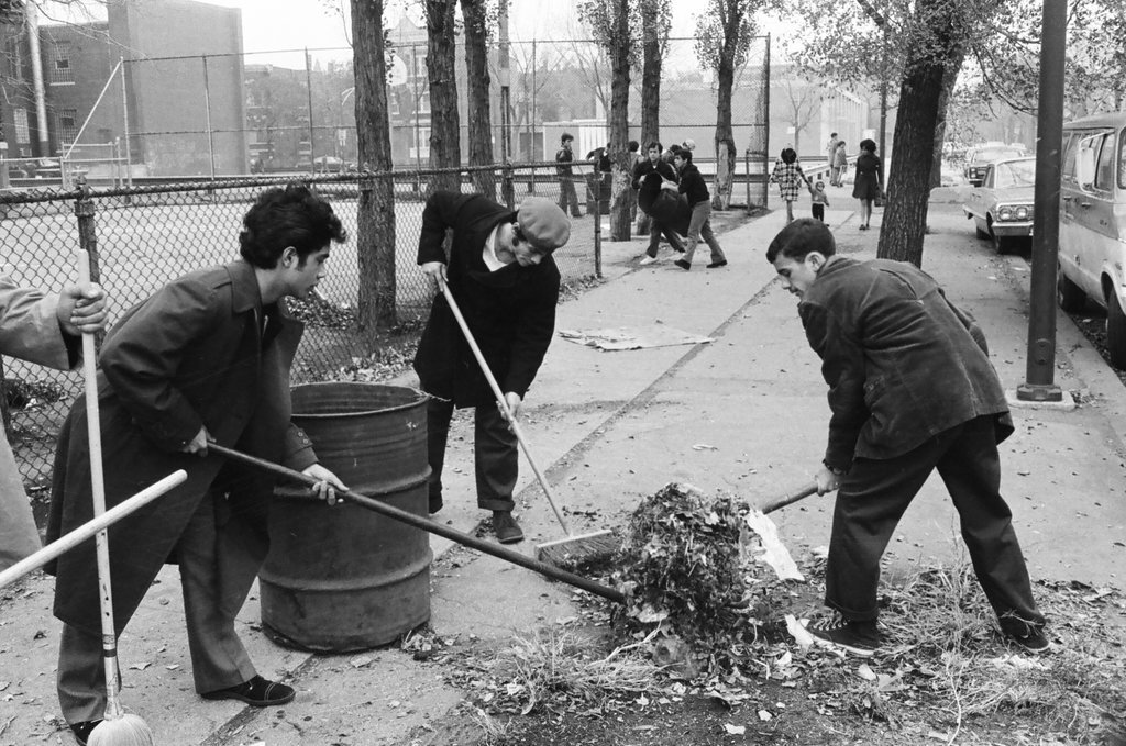 Members of the Spanish Lords undertake a series of cleanup projects - Duane Hall for Chicago Sun-Times