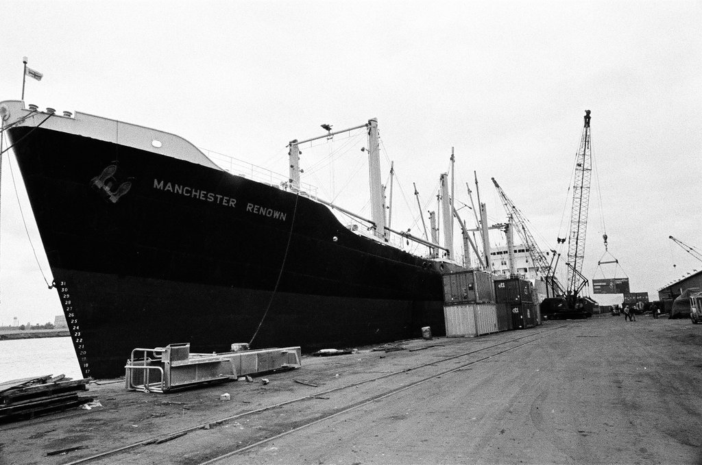 Ships headed for international locations load goods at Calumet Harbor - Chicago Sun-Times