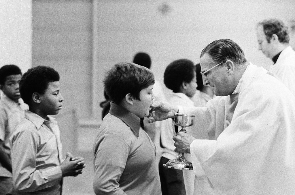 Parishioners at Immaculate Conception Church celebrate a Thanksgiving mass - Chicago Sun-Times