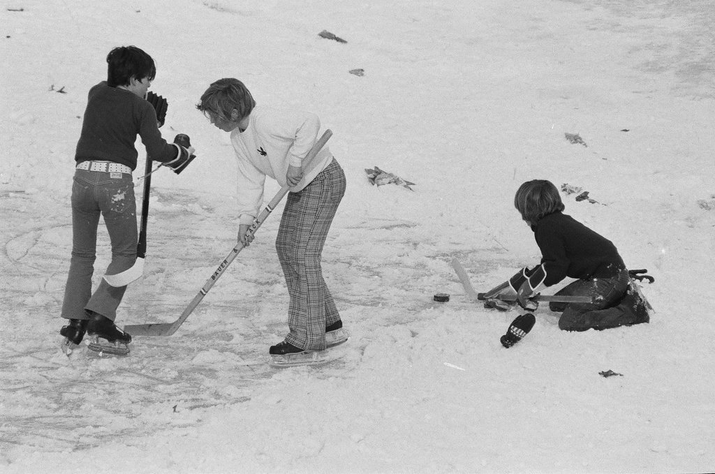 Teens play hockey on a frozen-over lagoon - Chicago Sun-Times
