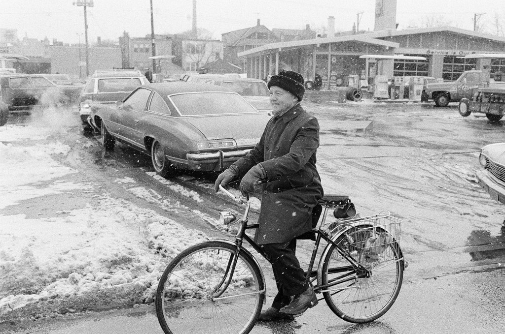 Christian Christy commutes on his bike in the snow - Chicago Sun-Times