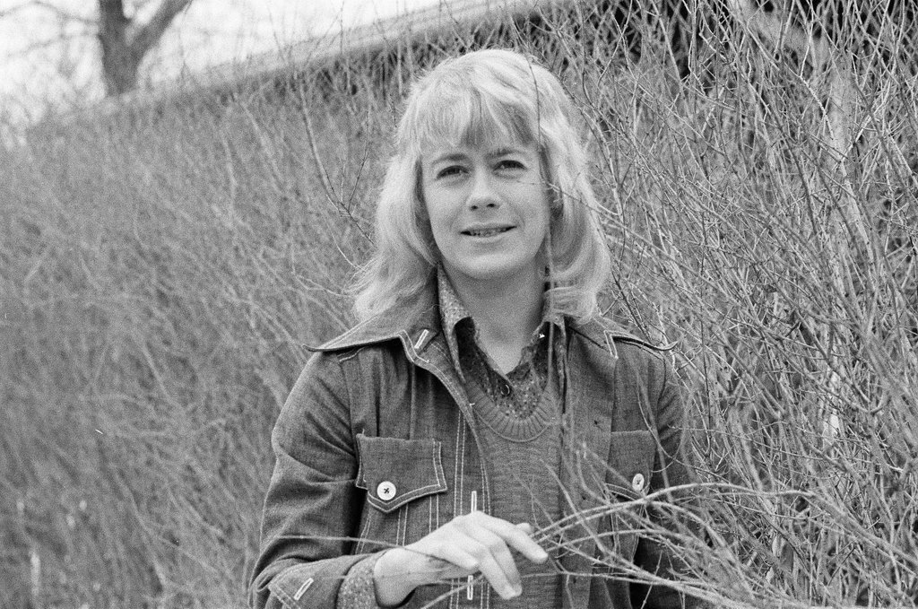Portraits of steelworker Linda White on her motorcycle and in her neighborhood - Chicago Sun-Times