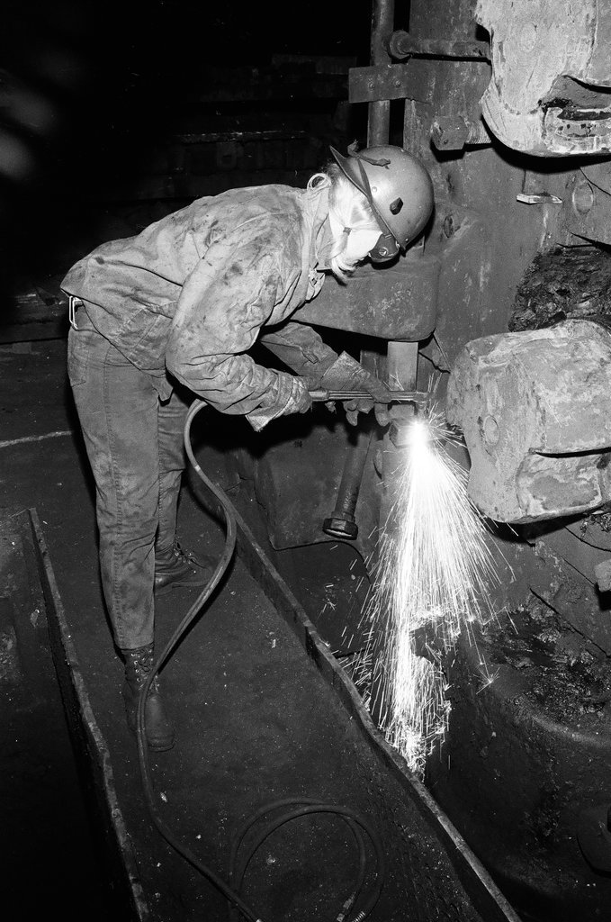 Steelworker Linda White at the steel mill - Chicago Sun-Times