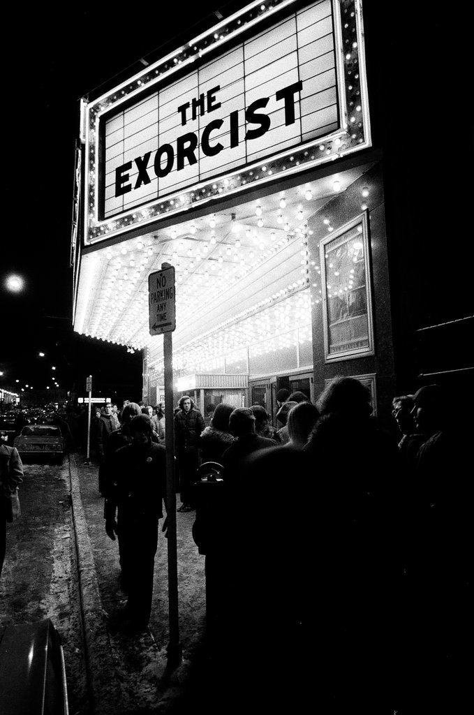 Crowds line up at the Gateway Theater, 5216 West Lawrence Avenue, to buy tickets for 