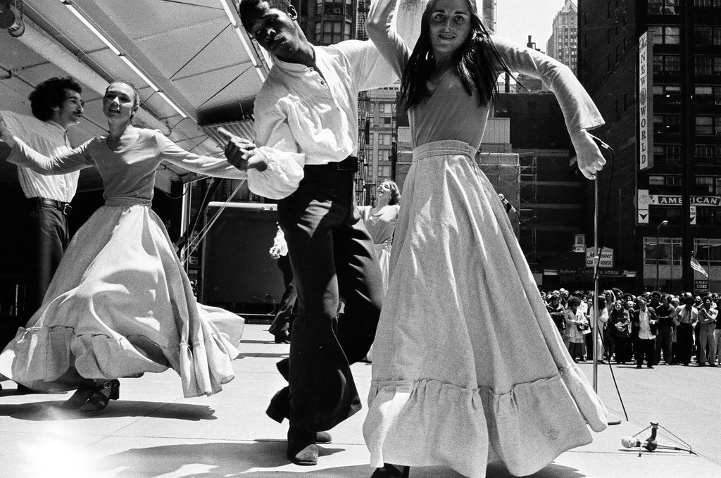 Members of the Free Street Theater company perform at the Civic Center - Chicago Sun-Times