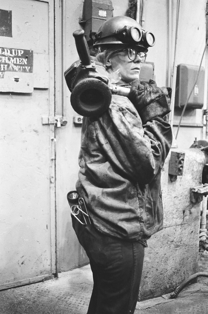 Steelworker Linda White at the steel mill - Chicago Sun-Times