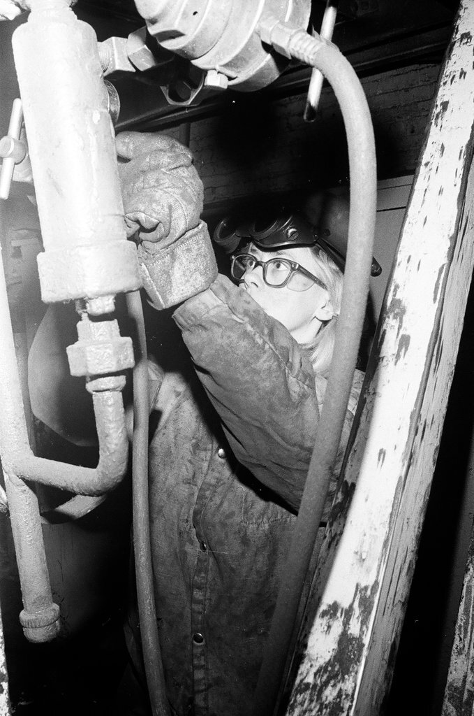 Steelworker Linda White at the steel mill - Chicago Sun-Times