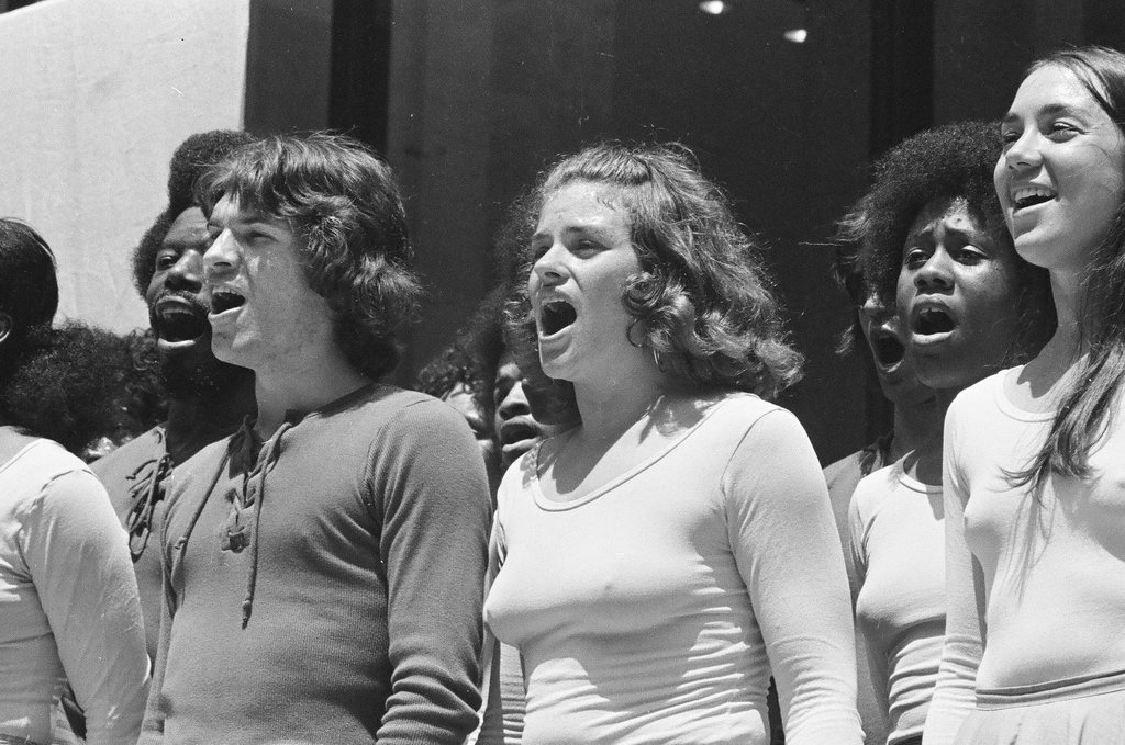Members of the Free Street Theater Company perform at the Civic Center - Chicago Sun-Times
