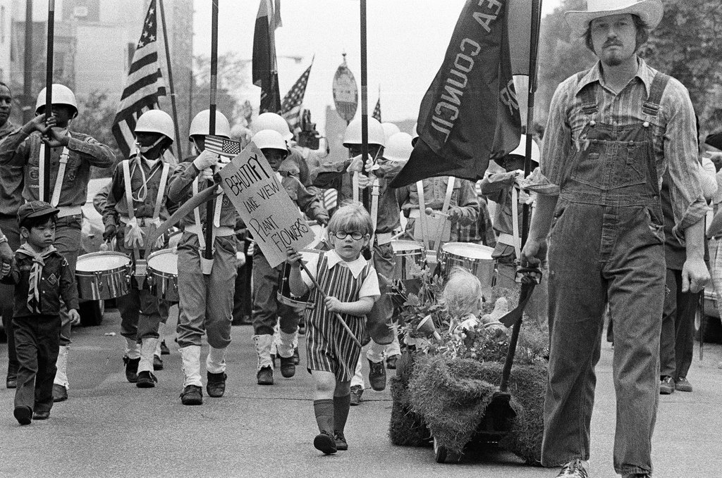 The Wellington-Oakdale Old Glory Marching Society hosts its ninth annual parade - Chicago Sun-Times