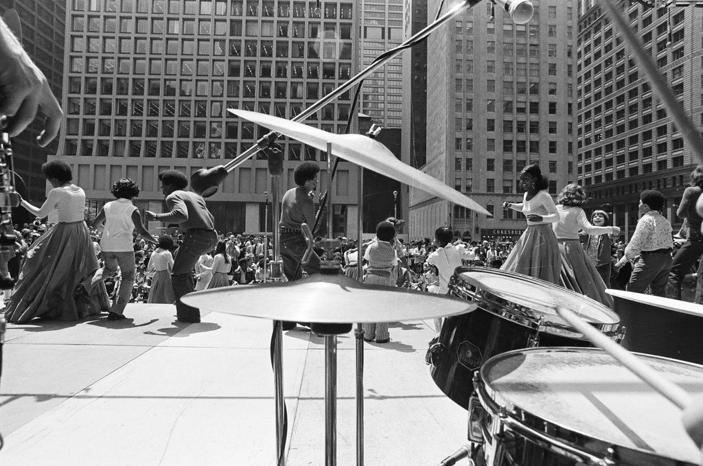 Members of the Free Street Theater Company perform at the Civic Center - Chicago Sun-Times