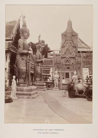 Entrance to Wat-Phrakeo, the Royal Temple