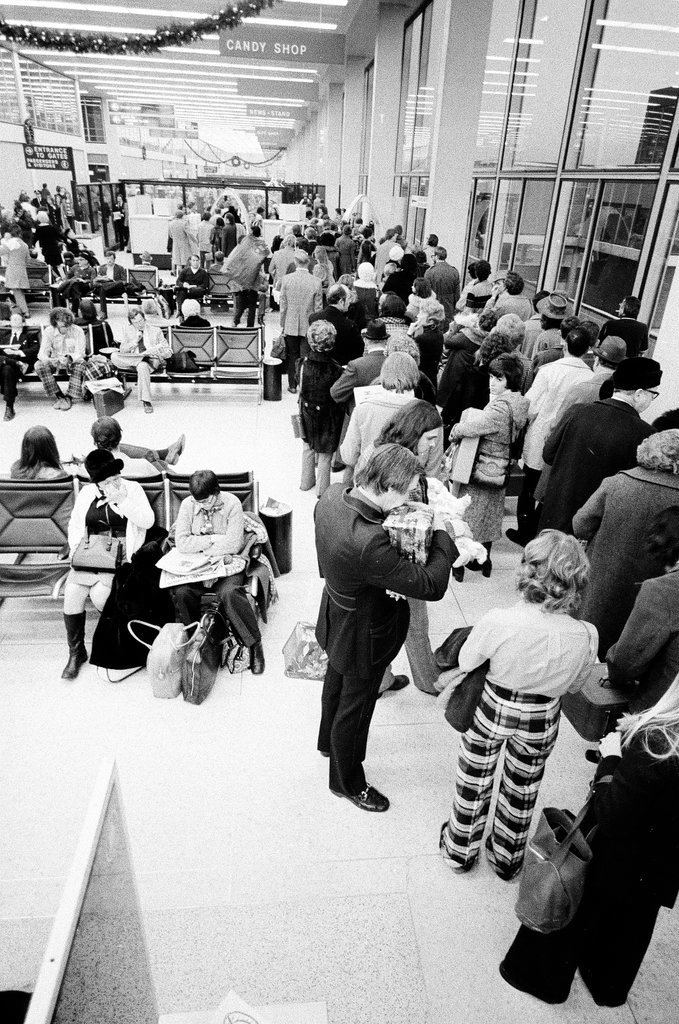 Terminals at O'Hare Airport fill with crowds for the holidays - Chicago Sun-Times