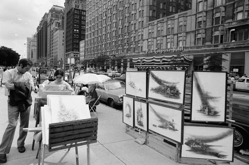 Art fair on Michigan Avenue - Jack Lenahan for Chicago Sun-Times