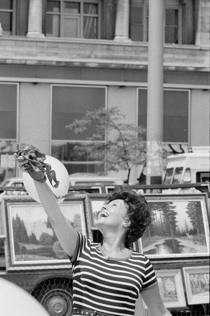 Art fair on Michigan Avenue - Henry Herr Gill for Chicago Sun-Times