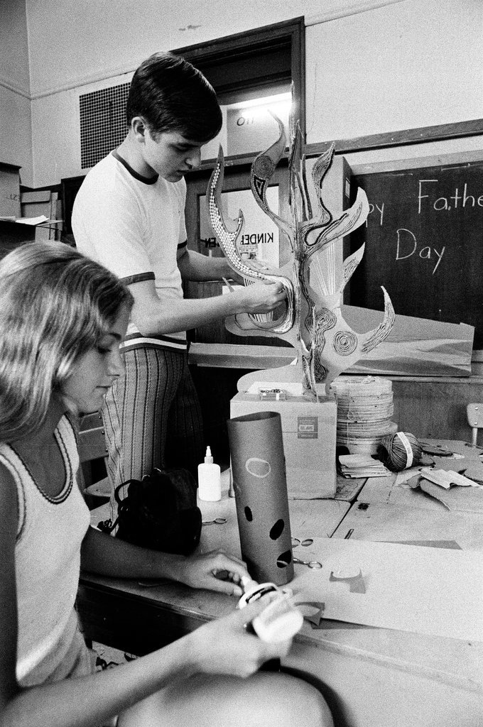 Art class with instructor Don Toups - William (Bill) Deluga for Chicago Sun-Times