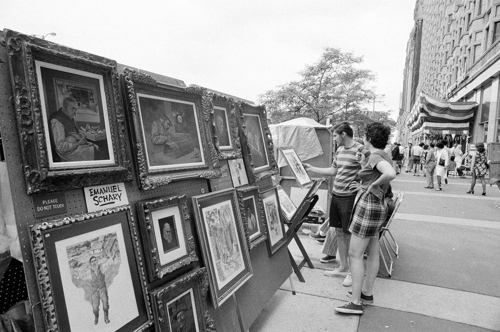 Art fair on Michigan Avenue - Jack Lenahan for Chicago Sun-Times