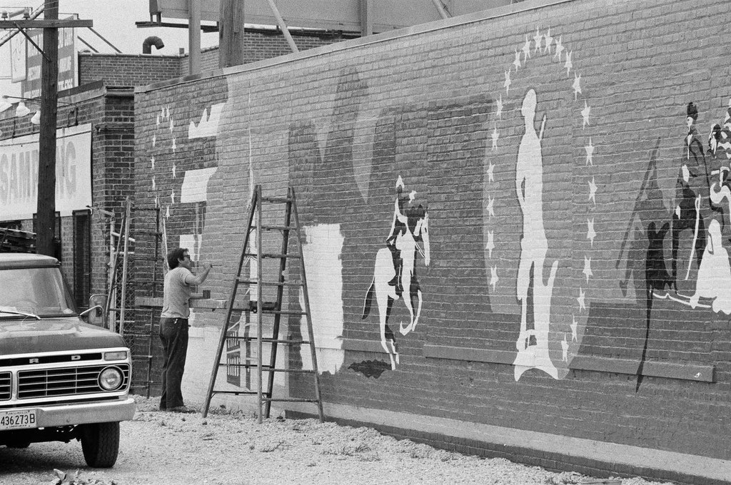 United States Bicentennial mural - Jerry Tomaselli for Chicago Sun-Times