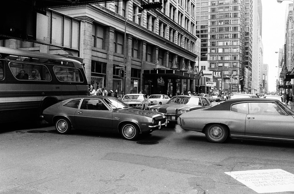 Views of holiday shoppers, pedestrians, traffic, and Salvation Army volunteers on Wabash Avenue - Chicago Sun-Times