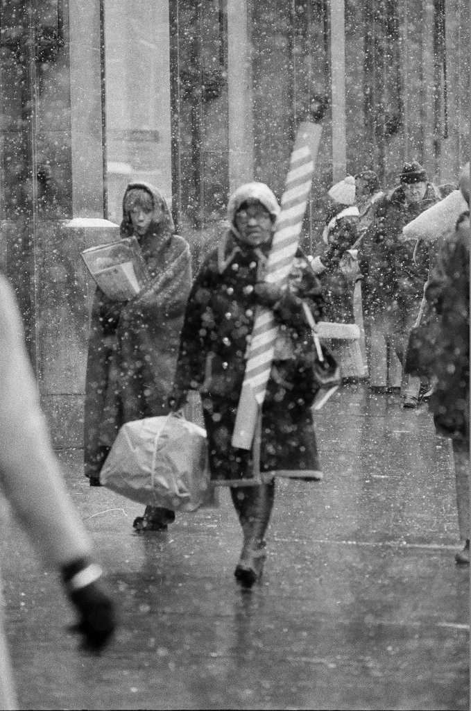 Pedestrian cross State Street while it snows outside - Chicago Sun-Times