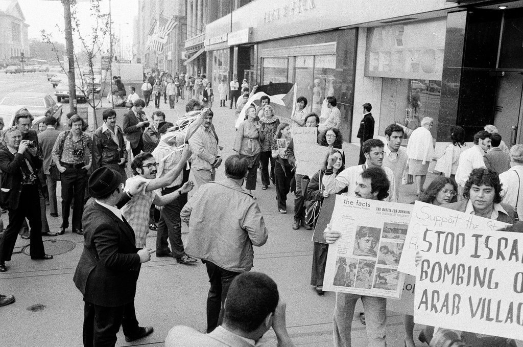 Arab and Jewish protesters - John H. White for Chicago Sun-Times